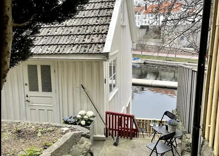 Leilighet Idyllisk Sørlandshus I Sentrum - I Vannkanten *