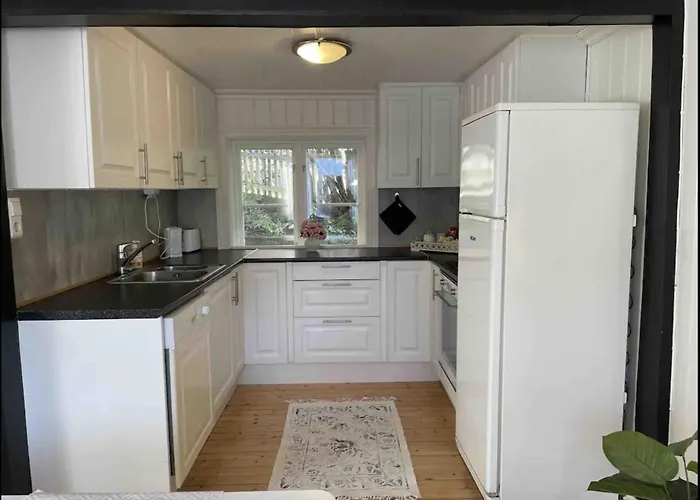 Idyllisk Sørlandshus I Sentrum - I Vannkanten Arendal