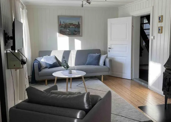 Idyllisk Sørlandshus I Sentrum - I Vannkanten Arendal