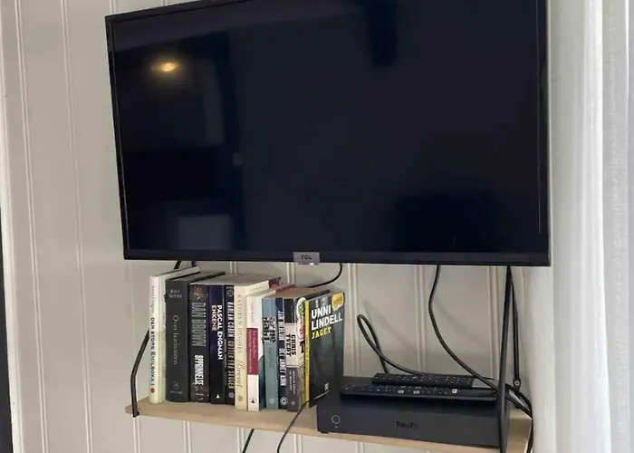 Idyllisk Sørlandshus I Sentrum - I Vannkanten