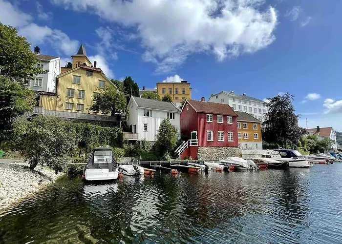 Leilighet Idyllisk Sørlandshus I Sentrum - I Vannkanten *