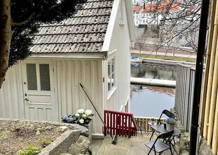Leilighet Idyllisk Sørlandshus I Sentrum - I Vannkanten Arendal