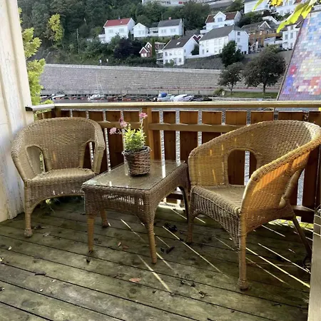 Idyllisk Sorlandshus I Arendal Sentrum - I Vannkanten * Arendal