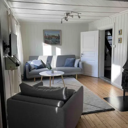 Idyllisk Sorlandshus I Arendal Sentrum - I Vannkanten Arendal