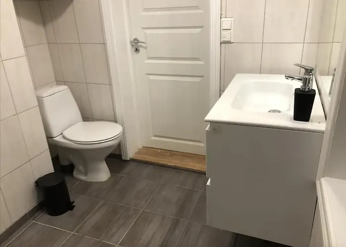 Idyllisk Sorlandshus I Sentrum - I Vannkanten *